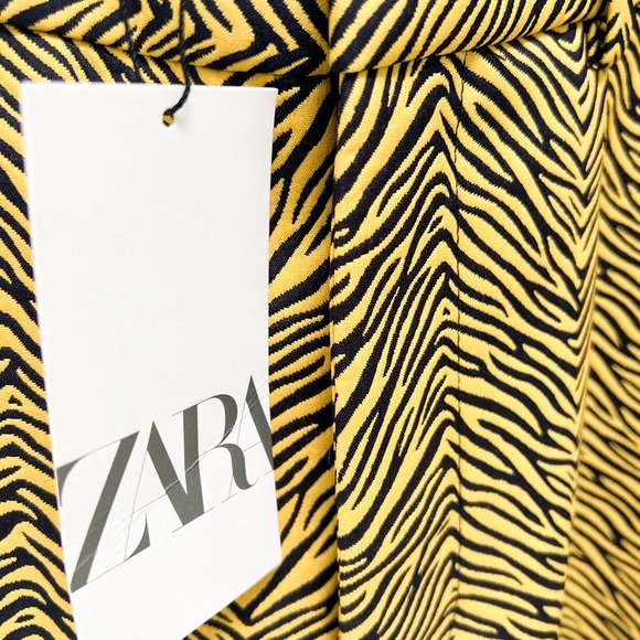 🦓 Animal Print Blazer & Shorts 🦓 - Picture 3 of 8